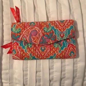 Vera Bradley crossbody bag with a detachable strap